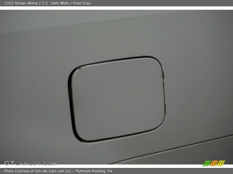 Satin White / Frost Gray 2002 Nissan Altima 2.5 S