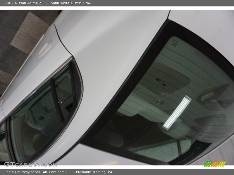 Satin White / Frost Gray 2002 Nissan Altima 2.5 S
