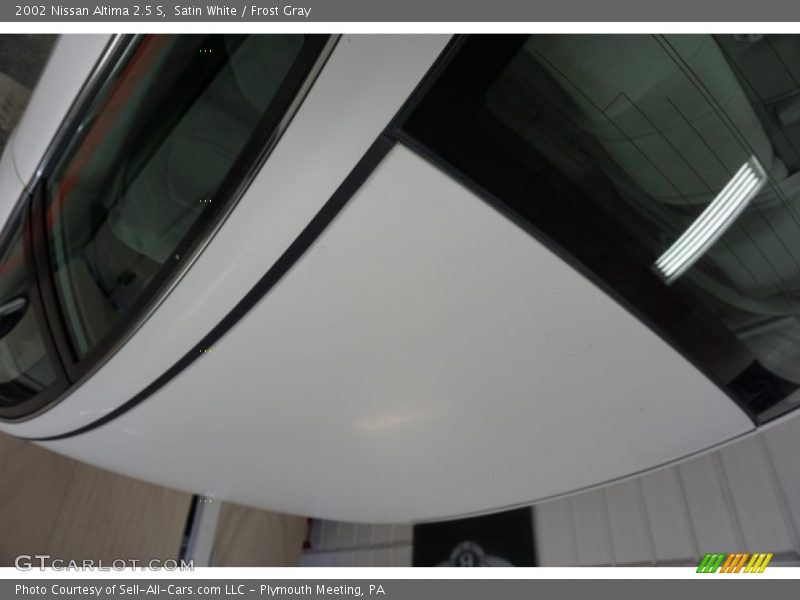 Satin White / Frost Gray 2002 Nissan Altima 2.5 S