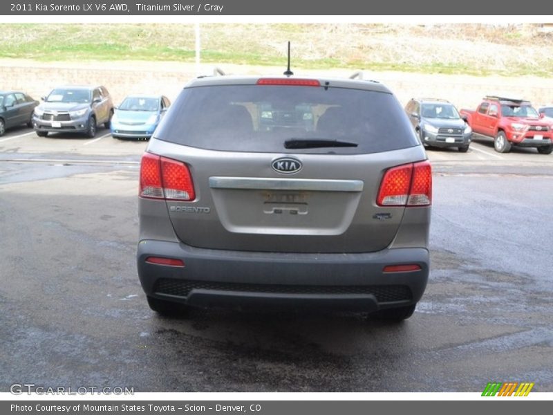 Titanium Silver / Gray 2011 Kia Sorento LX V6 AWD
