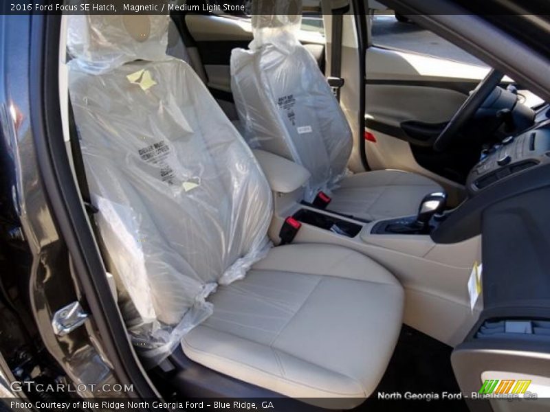 Magnetic / Medium Light Stone 2016 Ford Focus SE Hatch