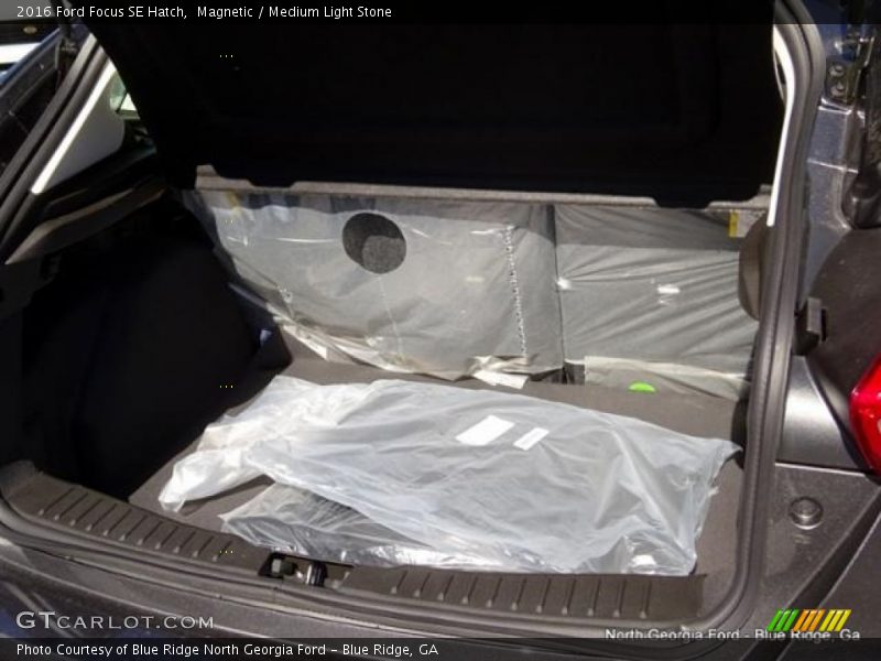 Magnetic / Medium Light Stone 2016 Ford Focus SE Hatch
