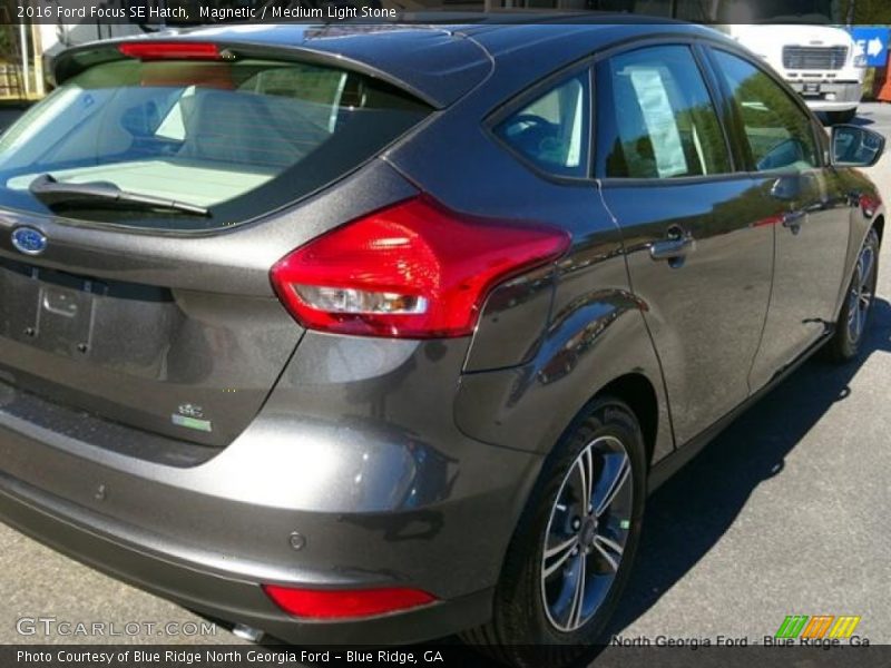 Magnetic / Medium Light Stone 2016 Ford Focus SE Hatch