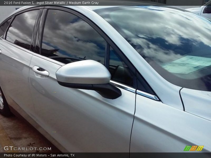 Ingot Silver Metallic / Medium Earth Gray 2016 Ford Fusion S