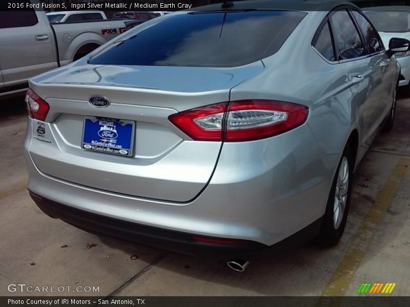 Ingot Silver Metallic / Medium Earth Gray 2016 Ford Fusion S