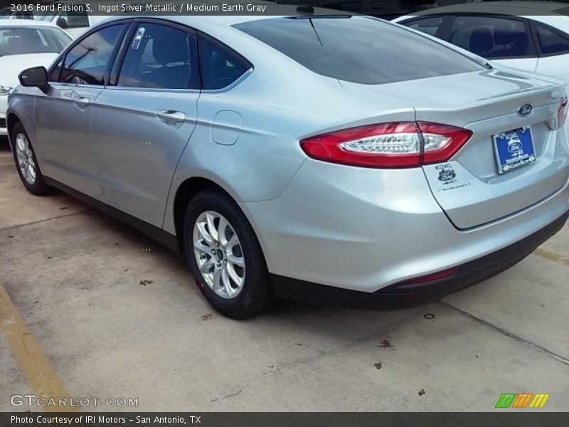 Ingot Silver Metallic / Medium Earth Gray 2016 Ford Fusion S