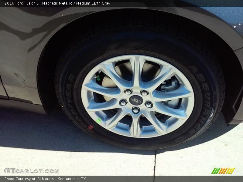 Magnetic Metallic / Medium Earth Gray 2016 Ford Fusion S