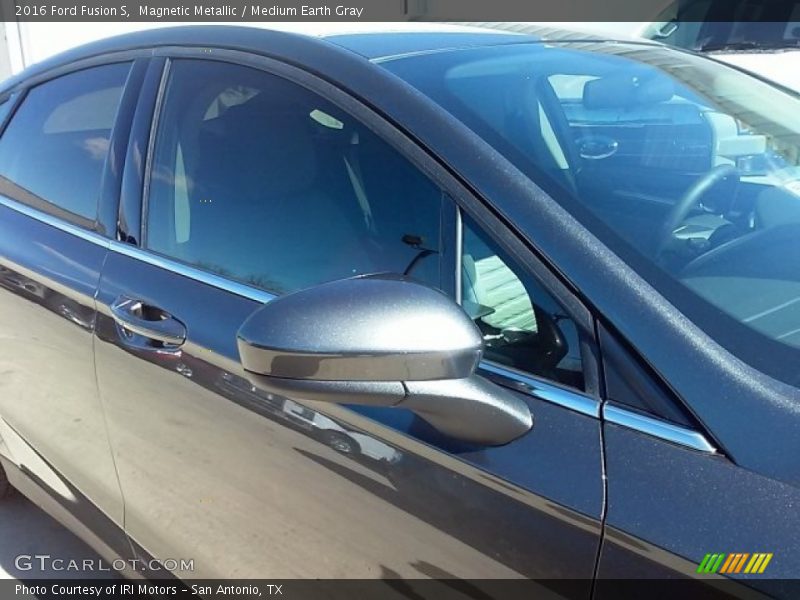 Magnetic Metallic / Medium Earth Gray 2016 Ford Fusion S