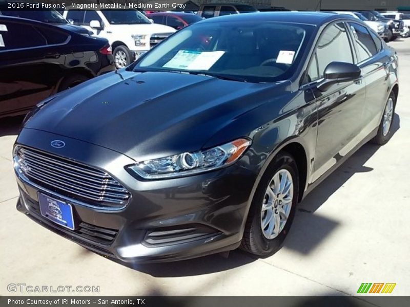 Magnetic Metallic / Medium Earth Gray 2016 Ford Fusion S