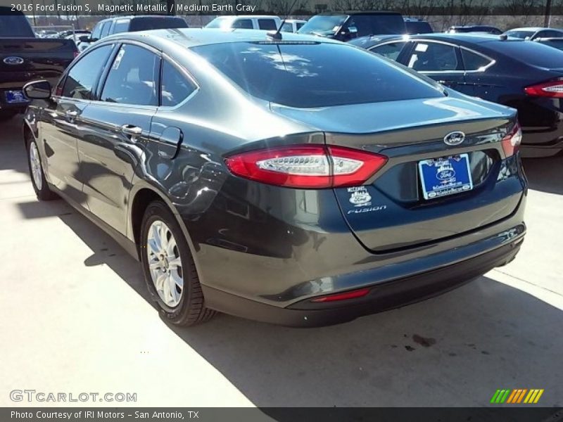 Magnetic Metallic / Medium Earth Gray 2016 Ford Fusion S