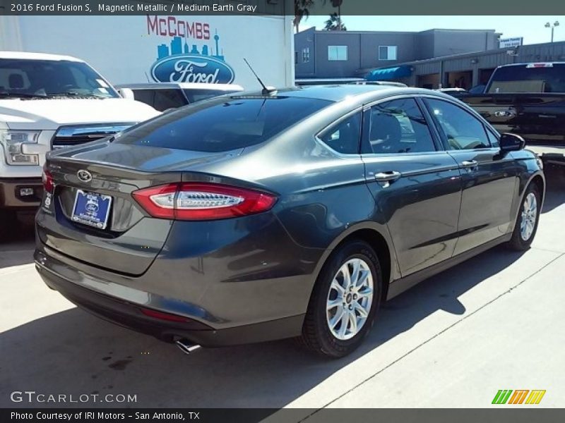 Magnetic Metallic / Medium Earth Gray 2016 Ford Fusion S