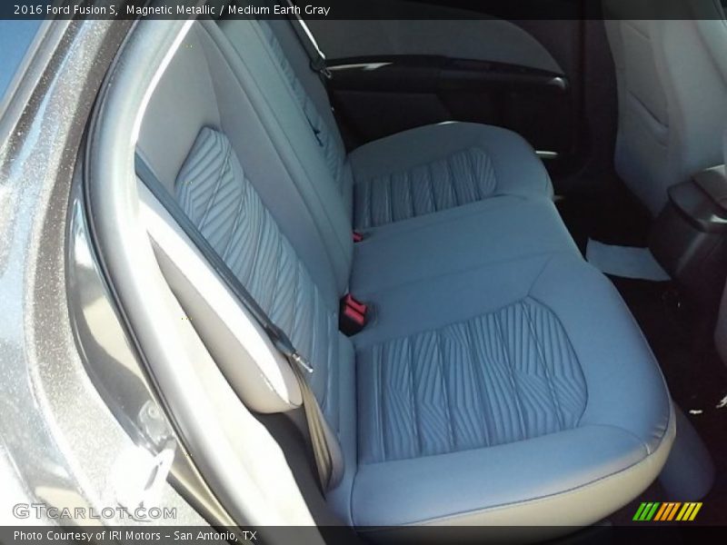 Magnetic Metallic / Medium Earth Gray 2016 Ford Fusion S