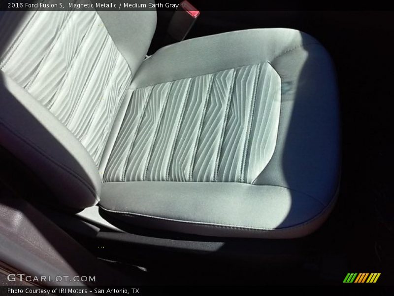 Magnetic Metallic / Medium Earth Gray 2016 Ford Fusion S