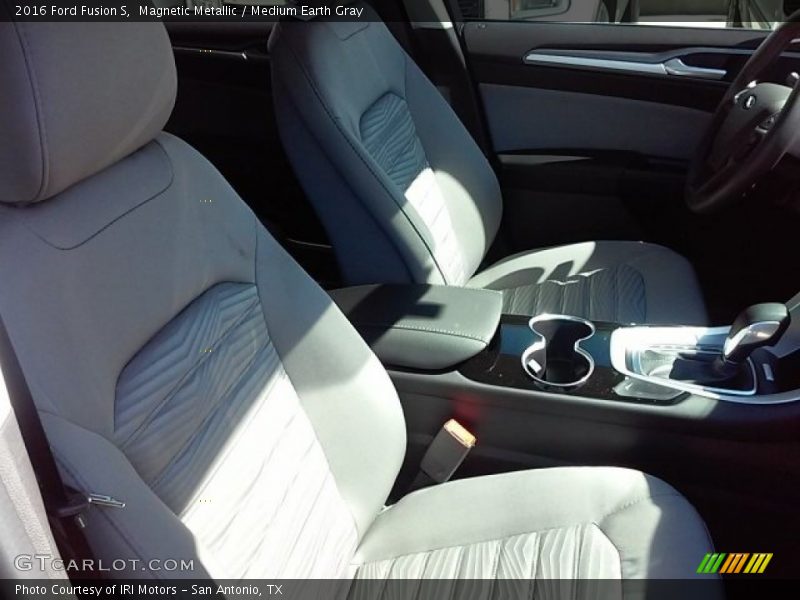 Magnetic Metallic / Medium Earth Gray 2016 Ford Fusion S