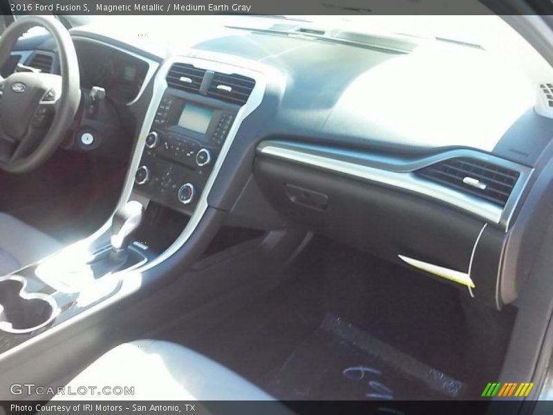 Magnetic Metallic / Medium Earth Gray 2016 Ford Fusion S