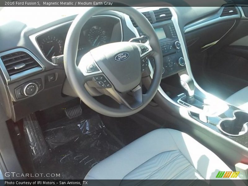 Magnetic Metallic / Medium Earth Gray 2016 Ford Fusion S