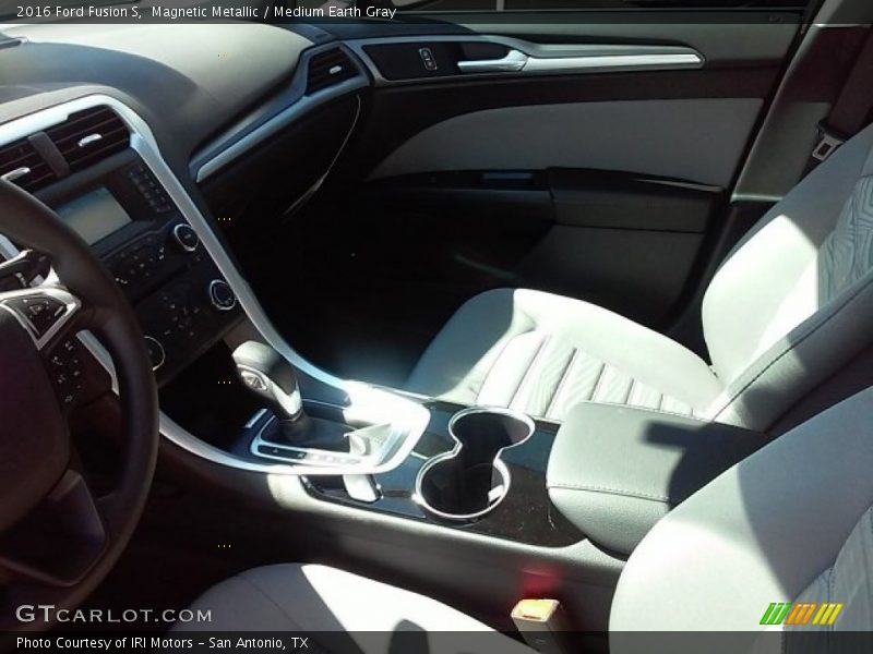 Magnetic Metallic / Medium Earth Gray 2016 Ford Fusion S