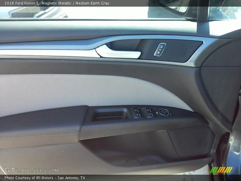 Magnetic Metallic / Medium Earth Gray 2016 Ford Fusion S
