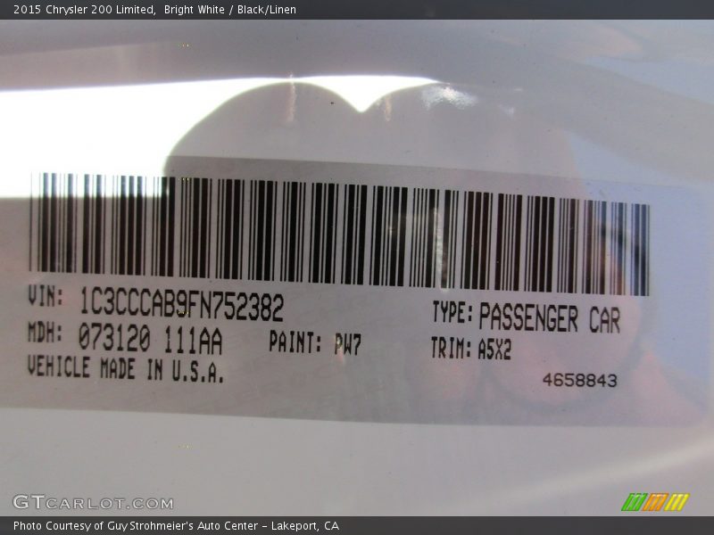 Bright White / Black/Linen 2015 Chrysler 200 Limited