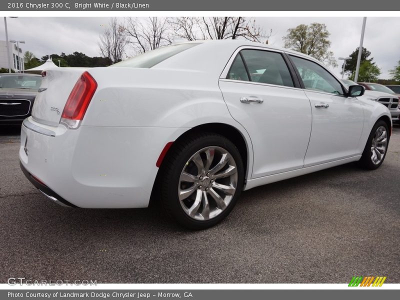 Bright White / Black/Linen 2016 Chrysler 300 C