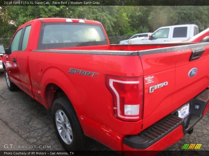 Race Red / Medium Earth Gray 2016 Ford F150 XL SuperCab