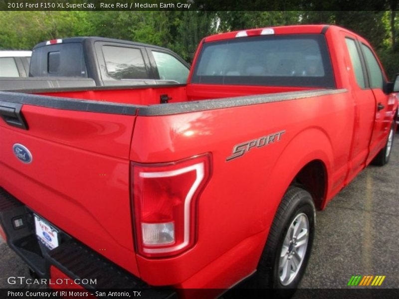 Race Red / Medium Earth Gray 2016 Ford F150 XL SuperCab