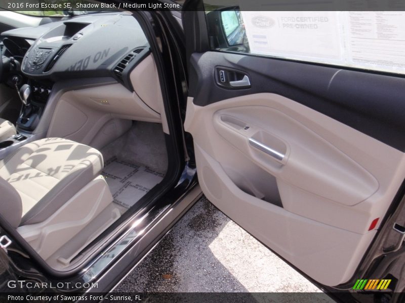 Shadow Black / Medium Light Stone 2016 Ford Escape SE