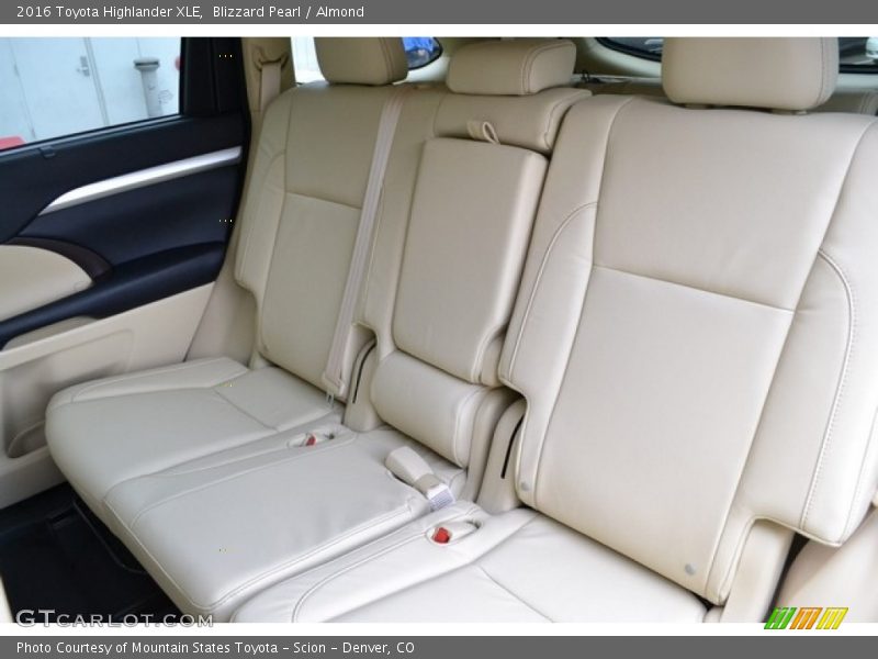 Blizzard Pearl / Almond 2016 Toyota Highlander XLE