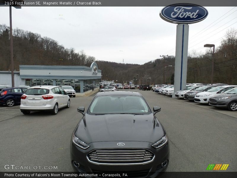 Magnetic Metallic / Charcoal Black 2016 Ford Fusion SE