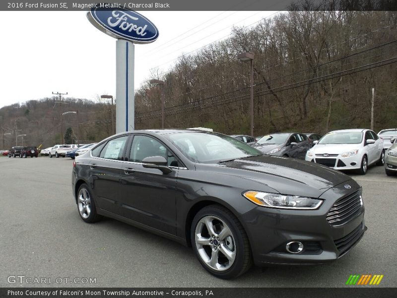 Magnetic Metallic / Charcoal Black 2016 Ford Fusion SE