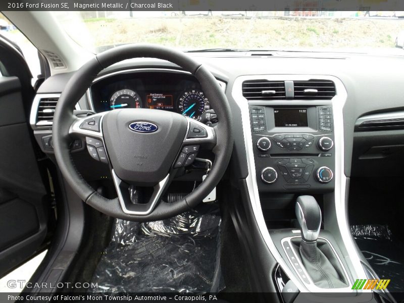 Magnetic Metallic / Charcoal Black 2016 Ford Fusion SE
