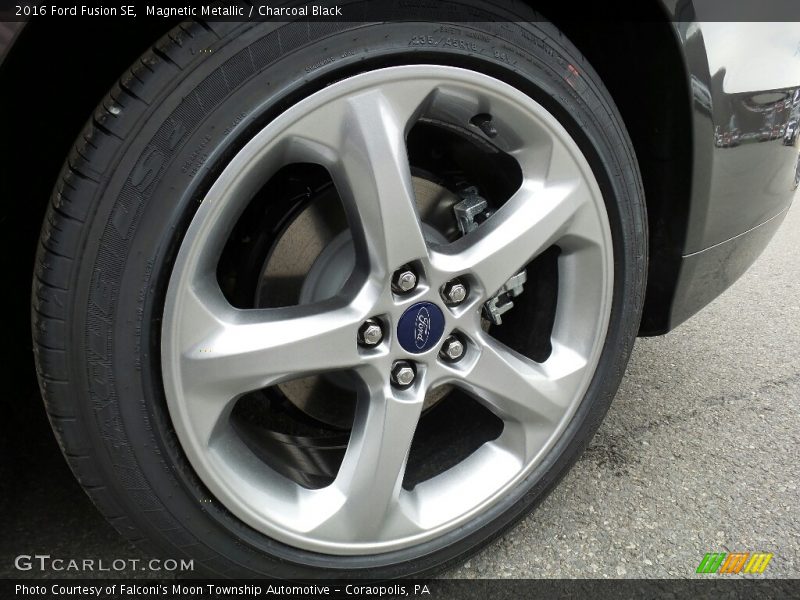 Magnetic Metallic / Charcoal Black 2016 Ford Fusion SE