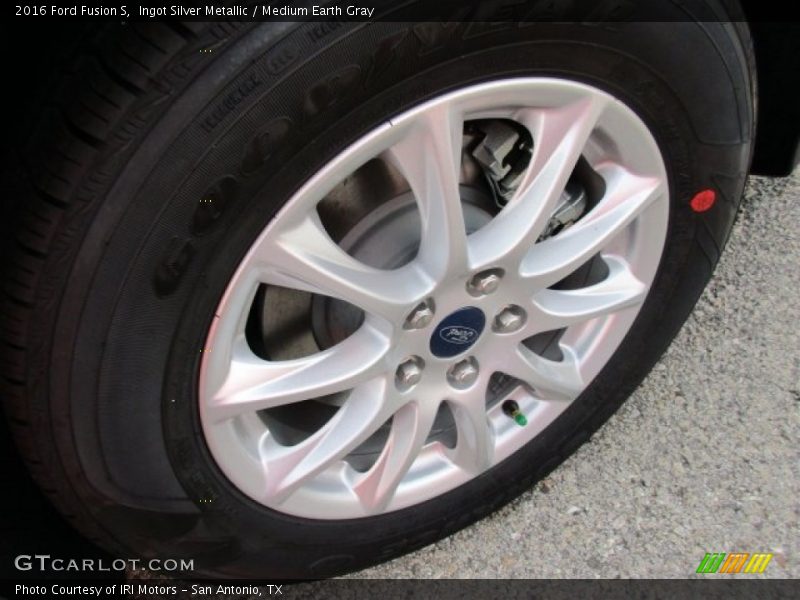 Ingot Silver Metallic / Medium Earth Gray 2016 Ford Fusion S