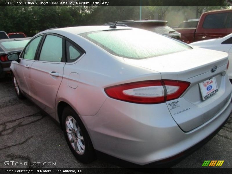 Ingot Silver Metallic / Medium Earth Gray 2016 Ford Fusion S