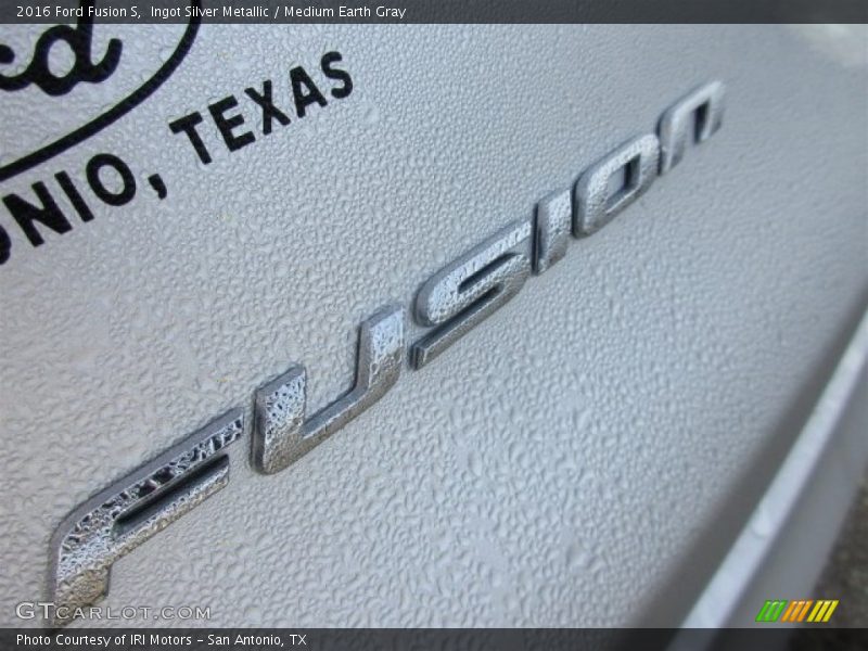 Ingot Silver Metallic / Medium Earth Gray 2016 Ford Fusion S