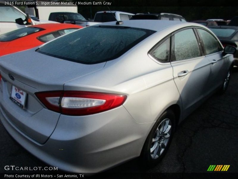 Ingot Silver Metallic / Medium Earth Gray 2016 Ford Fusion S