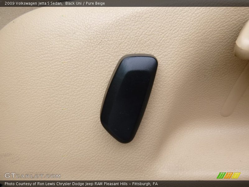 Black Uni / Pure Beige 2009 Volkswagen Jetta S Sedan