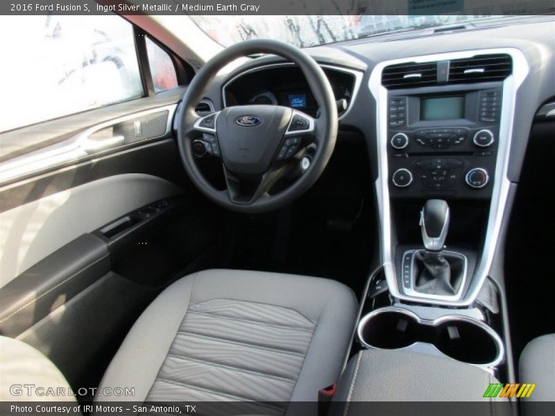 Ingot Silver Metallic / Medium Earth Gray 2016 Ford Fusion S