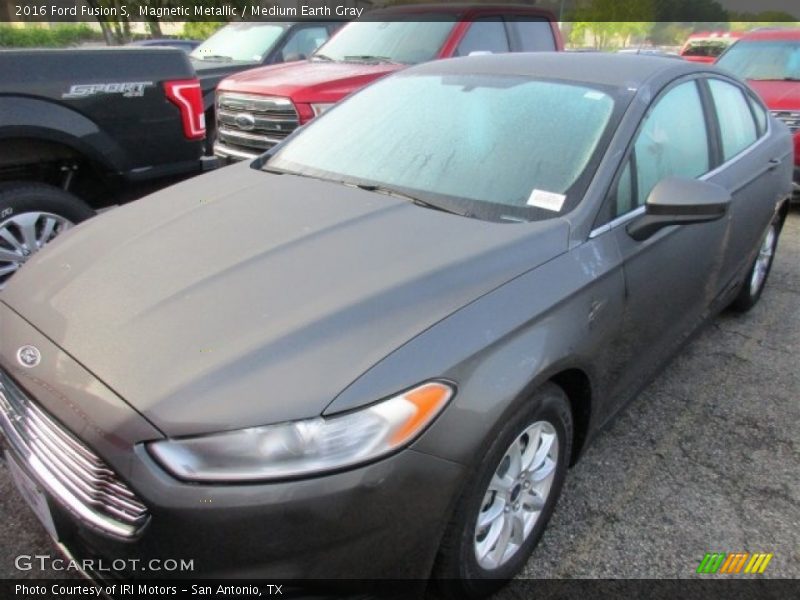 Magnetic Metallic / Medium Earth Gray 2016 Ford Fusion S