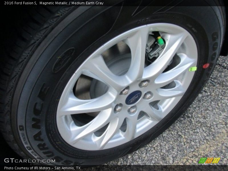 Magnetic Metallic / Medium Earth Gray 2016 Ford Fusion S