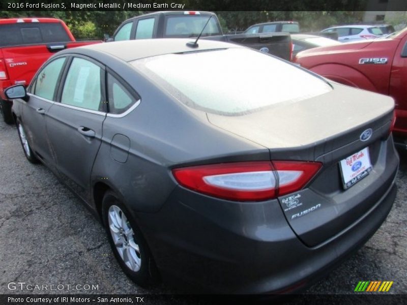 Magnetic Metallic / Medium Earth Gray 2016 Ford Fusion S