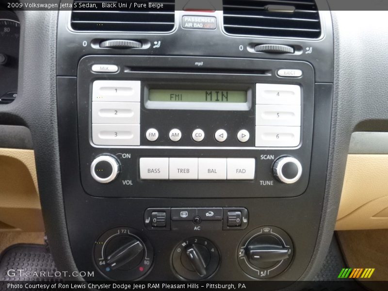 Black Uni / Pure Beige 2009 Volkswagen Jetta S Sedan