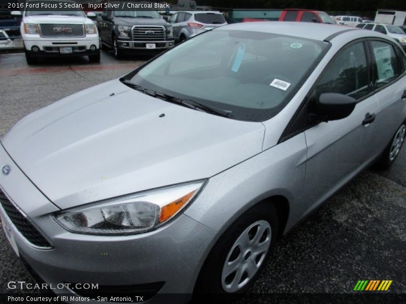 Ingot Silver / Charcoal Black 2016 Ford Focus S Sedan