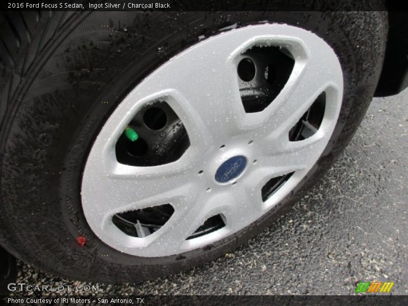 Ingot Silver / Charcoal Black 2016 Ford Focus S Sedan
