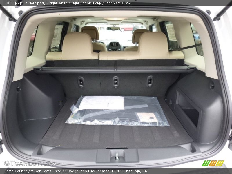 Bright White / Light Pebble Beige/Dark Slate Gray 2016 Jeep Patriot Sport