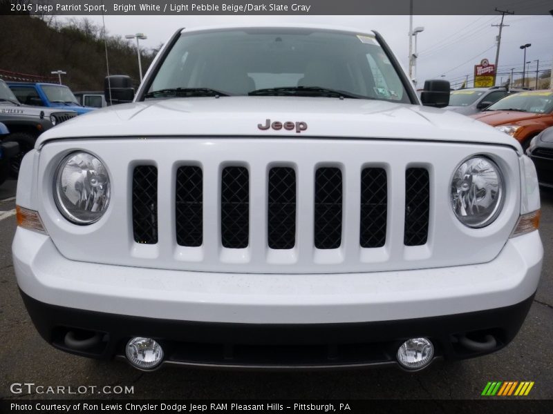 Bright White / Light Pebble Beige/Dark Slate Gray 2016 Jeep Patriot Sport