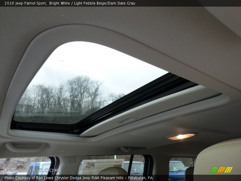 Bright White / Light Pebble Beige/Dark Slate Gray 2016 Jeep Patriot Sport