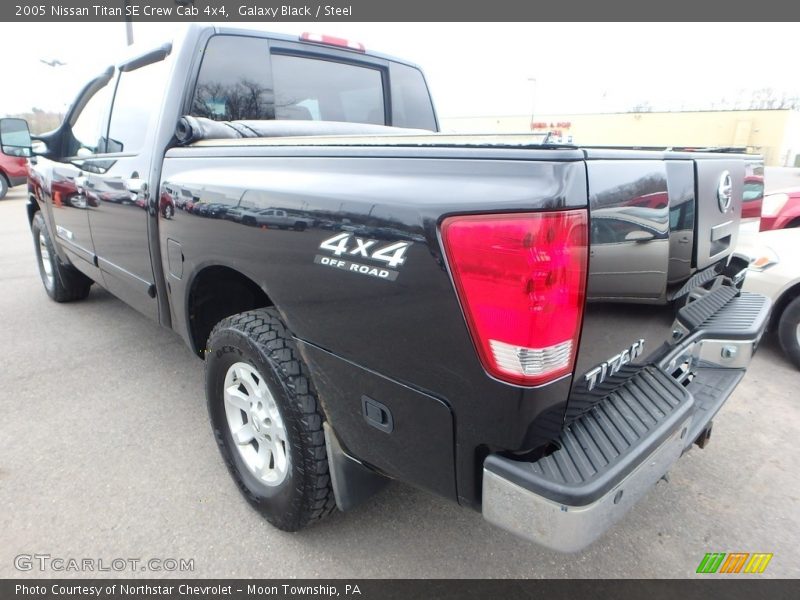 Galaxy Black / Steel 2005 Nissan Titan SE Crew Cab 4x4
