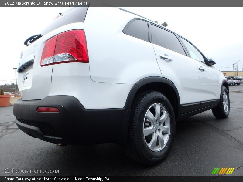 Snow White Pearl / Beige 2012 Kia Sorento LX