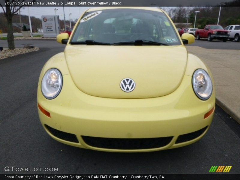 Sunflower Yellow / Black 2007 Volkswagen New Beetle 2.5 Coupe